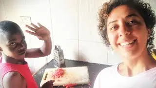 آموزش آشپزی : ببین پسر ۱۰ساله ی یوگاندایی چطوری آشپزی به سبک طبیعی را آموزش میده