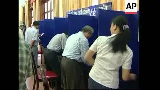 Vietnamese vote for members of National Assembly