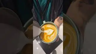 Swan 2 wings ❣️🪽 #art #coffee #artist #latteart #cafe #coffeelatteart