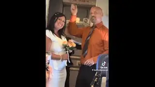 People Get Married On A Plane