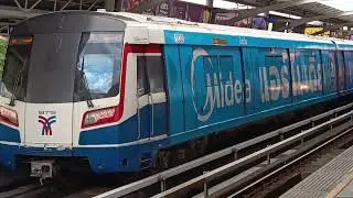 ณ สถานีหมอชิตกับรถไฟฟ้า 2 รุ่น