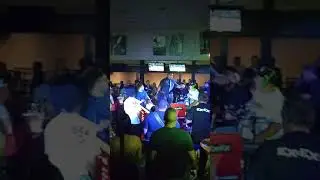 O Panda dan&ccedil;arino do Six Sport Bar