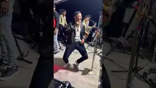 El Var&oacute;n de la Bachata en Az&uacute;a en vivo
