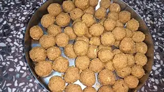 बेसन के स्वादिष्ट बनने वाले राम लड्डू इन्हें रोड लड्डू भी कहते हैं