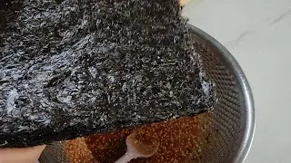 김을 굽지않고 이렇게했더니 자꾸 손이 가는 밑반찬입니다.
