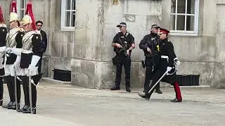 8/10/2025 END OF THE GUARD 4PM UN HORSE GUARD PARADE.#london #britishroyalfamily #tourist 