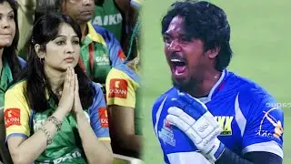 Kiccha Sudeep enjoying Karnataka Bulldozers Batsman Rajeev's Excellent Batting