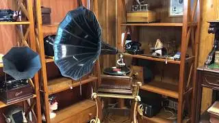 Antique French HMV Monarch Junior Gramophone - Phonograph. France, Circa 1910