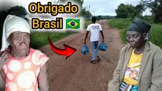 Entreguei cesta básica a vovó Alubéria e Fanias.