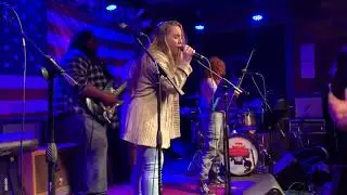Amelia Eisenhauer and Bailey James at Pucketts Leipers Fork