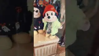 New Minnie Mouse nuiMO Cozy Outfit at Disneyland 🧣 #shorts