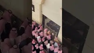 Mufti Abdul Aziz Al-Sheikh leading the janazah  of sheikh A-Luhaidan رحمه الله
