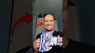 Он пытался есть свою еду без зубов 😬