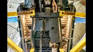 1987 Toyota Land Cruiser FJ60 undercarriage