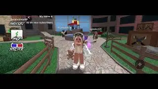 Playing #mm2 in a public server #Roblox ￼