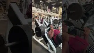 Pushing limits! #ProsGym #theprosgym #theprosgymcolumbus #shorts #ytshorts #gymlifestyle