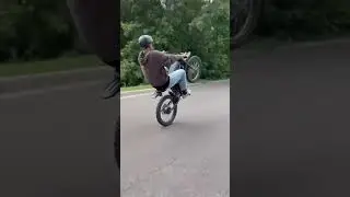 E-BIKE WHEELIE ! #viral #cameraman #fyp #dirtbiketricks #ebike