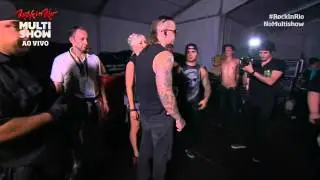 Avenged Sevenfold M.Shadows kisses Synyster Gates