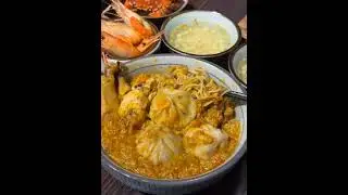 Who can refuse this bowl of crab roe noodles!! 😍🍜🦀 #CrabRoeNoodles #thingstodoinshanghai
