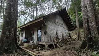 PEMBERANI.SEPASANG JOMPO PULUHAN TAHUN TINGGAL DI RUMAH TERPENCIL TENGAH HUTAN