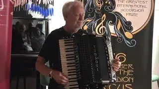 Giancarlo Caporilli suona 