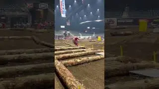 Kael Widdicombe crashes on log matrix in endurocross practice on 85cc