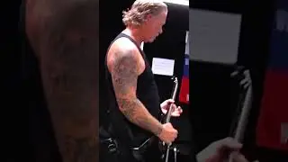 KIRK HAMMETT REACTION WHEN JAMES HETFIELD PLAYS FAST LICK #METALLICA #shorts