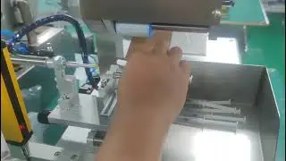 Rolling small round bottle labeling machine Semi automatic syringe labeller