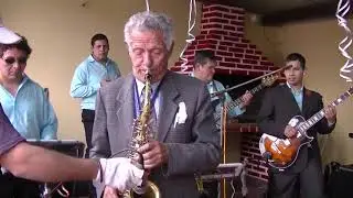 Mario Camacho y C&eacute;sar y su grupo Felicidad