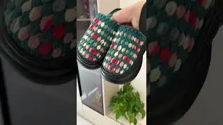 Простые вязаные тапочки крючком #вязаниекрючком #вязальщицакрючком #жизньсвязаннымитапочками