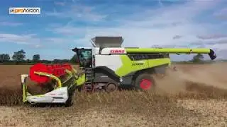 The NEW CLAAS Lexion 8800 TT - First Day Harvesting - UK - Generation 2020