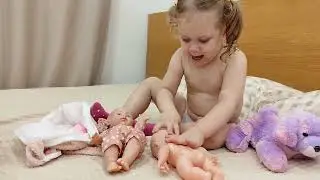 Spa Day for Dolls! 😂 Caroleene Gives Her Babies the ULTIMATE Cream Treatment! 👶 #ToddlerFun