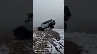 НОВЫЙ Ford Bronco Raptor прыгает по дороге #шорты