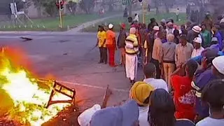 Walmer residents protesting over disconnected electricity cables