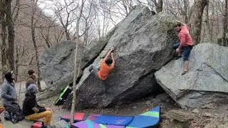 Smugglers Notch Bouldering - Primate V3