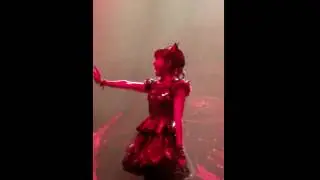 Moa-Metal's reaction to Su-Metal's funny face during Megitsune