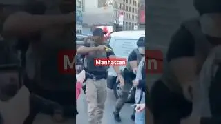 Протестующие противостоят агентам ICE на знаменитой Канал-стрит в Нью-Йорке