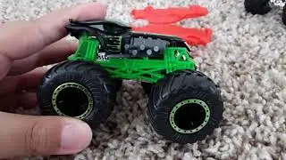 Hot Wheels Monster Trucks (2020) Radical Racer & Haul Y'all