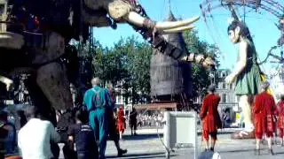 royal de luxe éléphant et petite géante amiens 2005