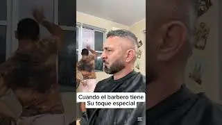 T&eacute;cnica para afeitar con su toque especial #barbershop #afeitado #humorlatino