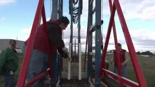 Delaware trebuchet team shoots for world record [Delaware Online News Video]