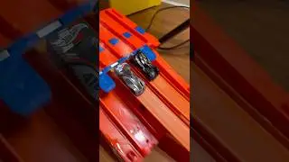 Hot Wheels Racing Rolling Solo VS Batman