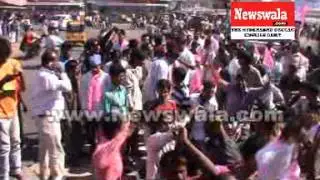Huge rally in Hyderabadi  style  from Malakpet to recieve TRS President, KCR at Bagumpet Airport