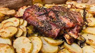 ￼Sovracoscia di tacchino con patate al forno.Un classico facile ed economico