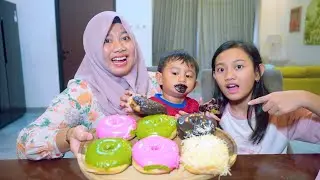 KEHEBOHAN AZAM BIKIN DONAT WARNA WARNI 🍩 BUAT KAKA 