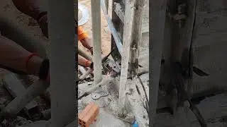 Technical use V steel to close column formwork to cast concrete