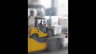 Forklift Driver In Warehouse / Warehouse Forklift Operator / New forklift KAT 30