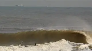 Surfing Perfect Beachbreak in Scheveningen, Holland