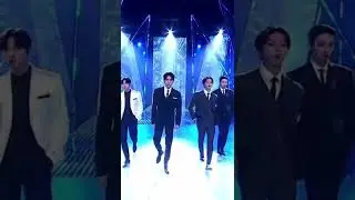 Jisung&rsquo;s reaction to tall suited men always takes me out #straykids #sf9