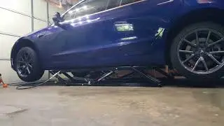Tesla Model 3 lifting with Quickjack BL-7000EXT car lift